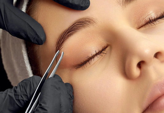 Tweezing stray hairs after waxing: how to keep your skin smooth